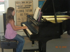 Gallery-Pianist-Dr-Iris-Perry-03-04-2026_11_14_PM